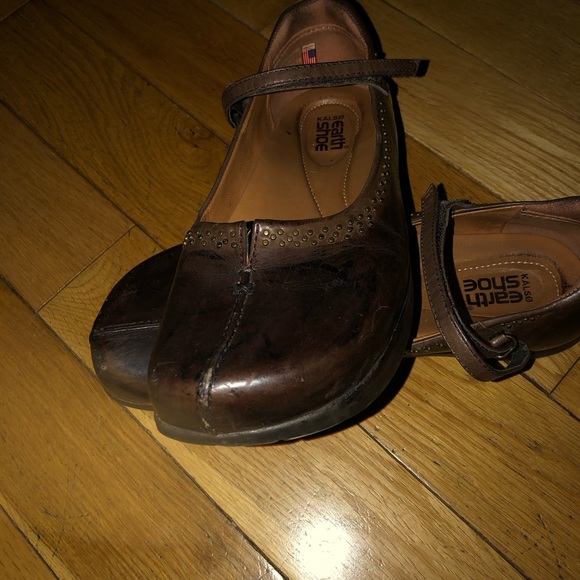 Earth Women's Brown Mary Jane Flats - Picture 6 of 8
